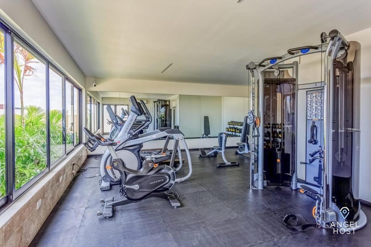 Chic Roof Pool Gym Near 5th &